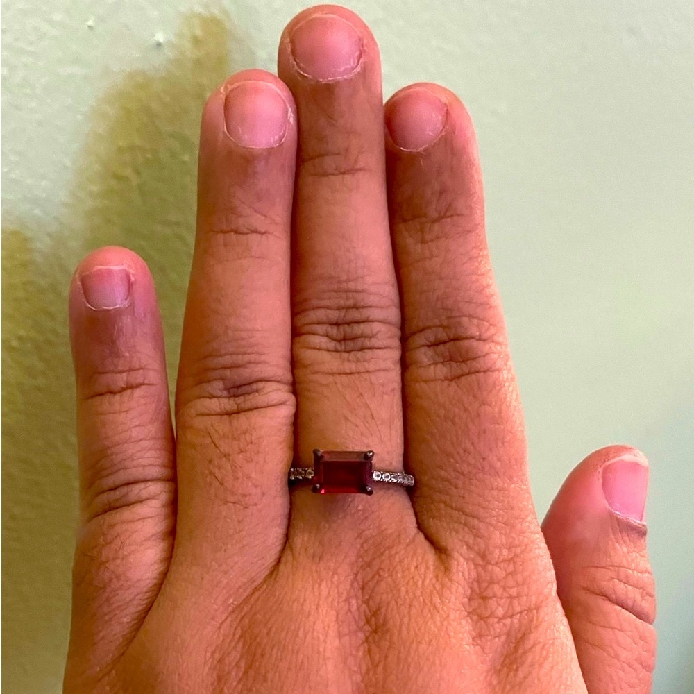 Beautiful 925 stamped natural garnet sterling silver ring - Picture 1 of 6